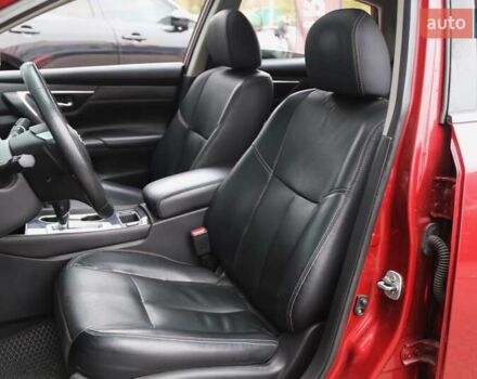 Ниссан Альтима 2016 в Киеве на Automoto.ua Красный Ниссан Альтима, объемом двигателя 2.49 л и пробегом 88 тыс. км за 11500 $, фото 8 на Automoto.ua