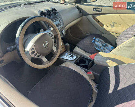 Серый Ниссан Альтима, объемом двигателя 2.49 л и пробегом 300 тыс. км за 2400 $, фото 6 на Automoto.ua