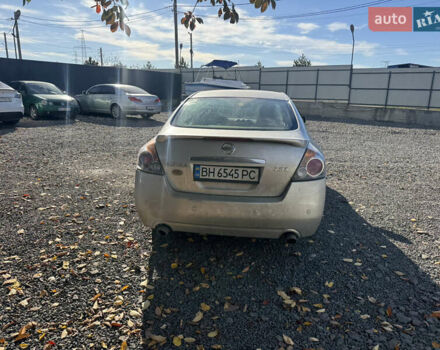 Серый Ниссан Альтима, объемом двигателя 2.49 л и пробегом 300 тыс. км за 2400 $, фото 4 на Automoto.ua