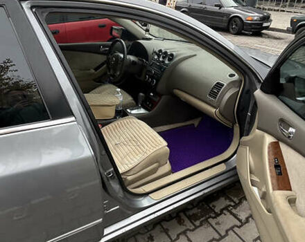 Серый Ниссан Альтима, объемом двигателя 2.5 л и пробегом 229 тыс. км за 6400 $, фото 5 на Automoto.ua