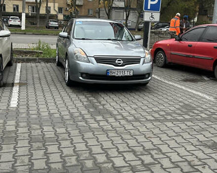 Серый Ниссан Альтима, объемом двигателя 2.5 л и пробегом 229 тыс. км за 6400 $, фото 1 на Automoto.ua