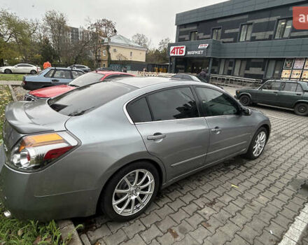 Серый Ниссан Альтима, объемом двигателя 2.5 л и пробегом 229 тыс. км за 6400 $, фото 4 на Automoto.ua