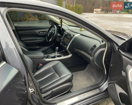 Серый Ниссан Альтима, объемом двигателя 2.5 л и пробегом 273 тыс. км за 9300 $, фото 5 на Automoto.ua