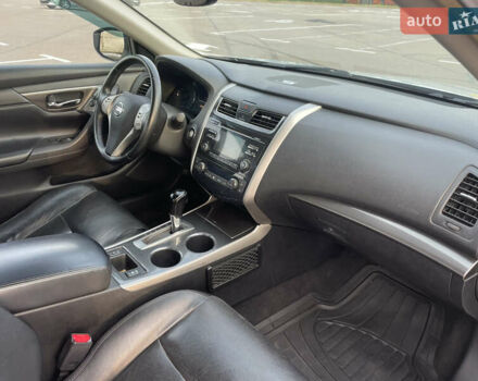 Ниссан Альтима 2013 в Киеве на Automoto.ua Серый Ниссан Альтима, объемом двигателя 2.5 л и пробегом 261 тыс. км за 7250 $, фото 6 на Automoto.ua