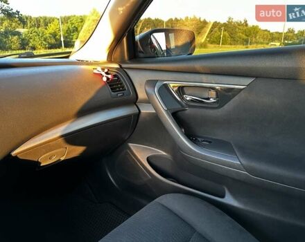 Сірий Ніссан Альтіма, об'ємом двигуна 2.49 л та пробігом 193 тис. км за 10000 $, фото 38 на Automoto.ua