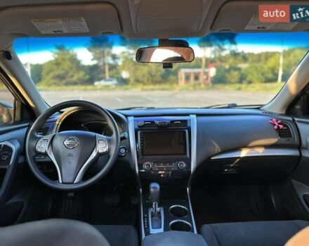 Сірий Ніссан Альтіма, об'ємом двигуна 2.49 л та пробігом 193 тис. км за 10000 $, фото 25 на Automoto.ua