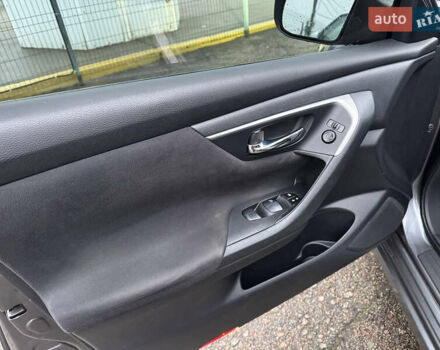 Сірий Ніссан Альтіма, об'ємом двигуна 2.49 л та пробігом 255 тис. км за 10490 $, фото 14 на Automoto.ua