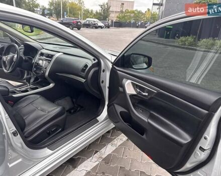 Серый Ниссан Альтима, объемом двигателя 2.5 л и пробегом 320 тыс. км за 8800 $, фото 13 на Automoto.ua