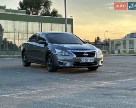 Сірий Ніссан Альтіма, об'ємом двигуна 2.49 л та пробігом 193 тис. км за 10000 $, фото 1 на Automoto.ua