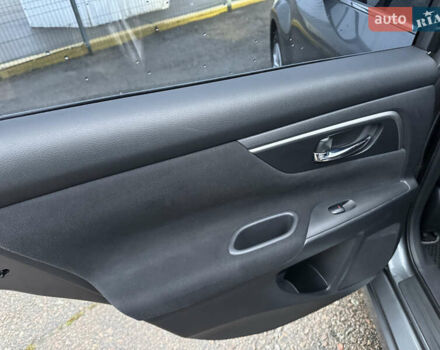 Сірий Ніссан Альтіма, об'ємом двигуна 2.49 л та пробігом 255 тис. км за 10490 $, фото 24 на Automoto.ua