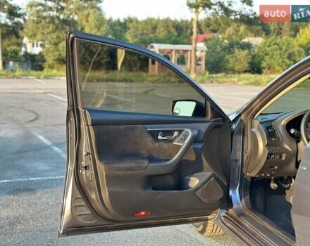 Сірий Ніссан Альтіма, об'ємом двигуна 2.49 л та пробігом 193 тис. км за 10000 $, фото 17 на Automoto.ua