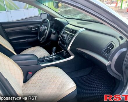 Серый Ниссан Альтима, объемом двигателя 2.5 л и пробегом 135 тыс. км за 10000 $, фото 3 на Automoto.ua