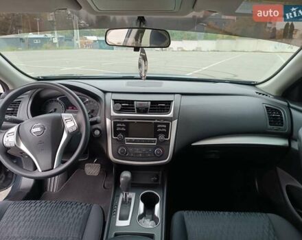 Сірий Ніссан Альтіма, об'ємом двигуна 2.49 л та пробігом 209 тис. км за 10000 $, фото 7 на Automoto.ua