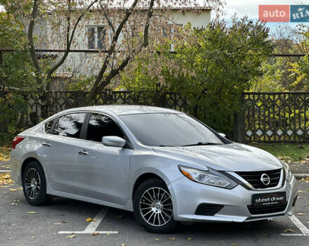 Ниссан Альтима 2016 в Николаеве на Automoto.ua Серый Ниссан Альтима, объемом двигателя 2.49 л и пробегом 191 тыс. км за 9999 $, фото 6 на Automoto.ua