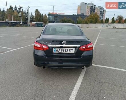 Сірий Ніссан Альтіма, об'ємом двигуна 2.49 л та пробігом 209 тис. км за 10000 $, фото 3 на Automoto.ua