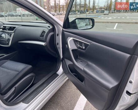 Сірий Ніссан Альтіма, об'ємом двигуна 2.49 л та пробігом 179 тис. км за 9900 $, фото 35 на Automoto.ua