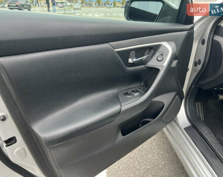 Сірий Ніссан Альтіма, об'ємом двигуна 2.49 л та пробігом 179 тис. км за 9900 $, фото 44 на Automoto.ua