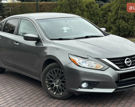 Серый Ниссан Альтима, объемом двигателя 2.49 л и пробегом 256 тыс. км за 9999 $, фото 7 на Automoto.ua