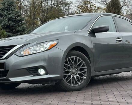 Серый Ниссан Альтима, объемом двигателя 2.49 л и пробегом 256 тыс. км за 9999 $, фото 1 на Automoto.ua