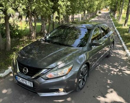 Серый Ниссан Альтима, объемом двигателя 2.5 л и пробегом 195 тыс. км за 10200 $, фото 1 на Automoto.ua