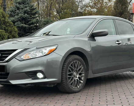 Серый Ниссан Альтима, объемом двигателя 2.49 л и пробегом 256 тыс. км за 9999 $, фото 3 на Automoto.ua