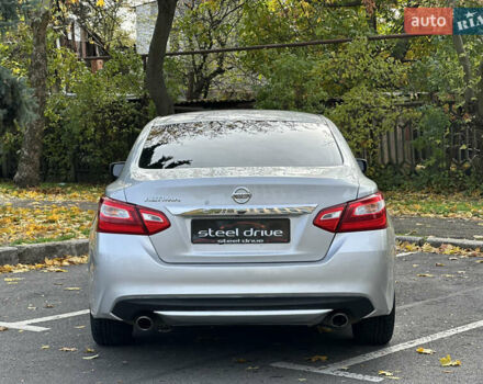 Ниссан Альтима 2016 в Николаеве на Automoto.ua Серый Ниссан Альтима, объемом двигателя 2.49 л и пробегом 191 тыс. км за 9999 $, фото 3 на Automoto.ua