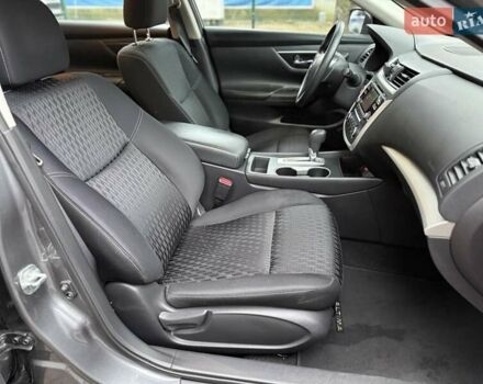 Сірий Ніссан Альтіма, об'ємом двигуна 2.49 л та пробігом 133 тис. км за 10950 $, фото 18 на Automoto.ua