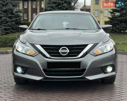 Серый Ниссан Альтима, объемом двигателя 2.49 л и пробегом 256 тыс. км за 9999 $, фото 4 на Automoto.ua