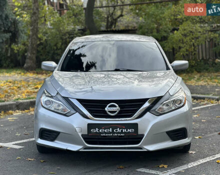 Ниссан Альтима 2016 в Николаеве на Automoto.ua Серый Ниссан Альтима, объемом двигателя 2.49 л и пробегом 191 тыс. км за 9999 $, фото 7 на Automoto.ua