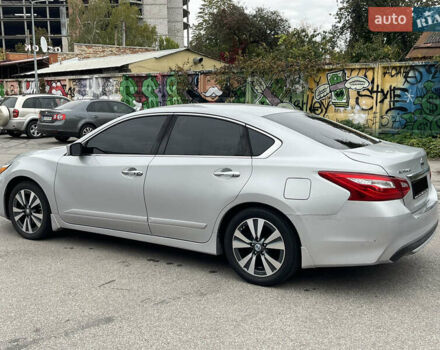 Сірий Ніссан Альтіма, об'ємом двигуна 2.49 л та пробігом 75 тис. км за 11500 $, фото 14 на Automoto.ua