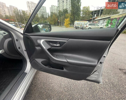 Сірий Ніссан Альтіма, об'ємом двигуна 2.49 л та пробігом 75 тис. км за 11500 $, фото 26 на Automoto.ua
