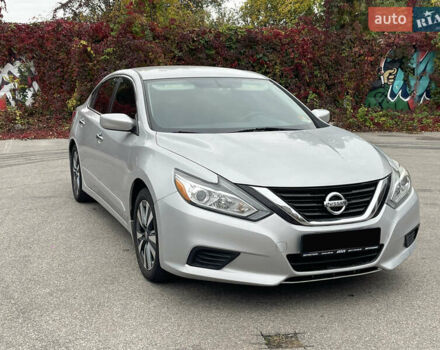 Сірий Ніссан Альтіма, об'ємом двигуна 2.49 л та пробігом 75 тис. км за 11500 $, фото 1 на Automoto.ua