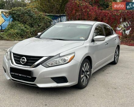 Сірий Ніссан Альтіма, об'ємом двигуна 2.49 л та пробігом 75 тис. км за 11500 $, фото 2 на Automoto.ua