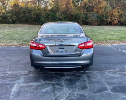 Серый Ниссан Альтима, объемом двигателя 2.5 л и пробегом 69 тыс. км за 9500 $, фото 6 на Automoto.ua