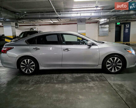 Сірий Ніссан Альтіма, об'ємом двигуна 2.49 л та пробігом 185 тис. км за 10500 $, фото 3 на Automoto.ua