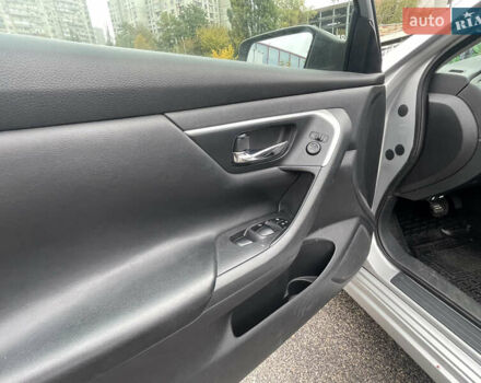 Сірий Ніссан Альтіма, об'ємом двигуна 2.49 л та пробігом 75 тис. км за 11500 $, фото 30 на Automoto.ua