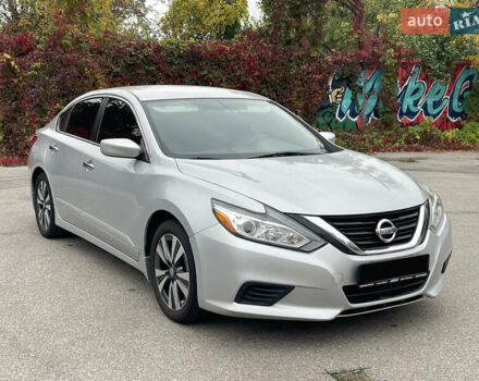 Сірий Ніссан Альтіма, об'ємом двигуна 2.49 л та пробігом 75 тис. км за 11500 $, фото 3 на Automoto.ua