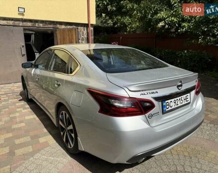 Серый Ниссан Альтима, объемом двигателя 2.49 л и пробегом 64 тыс. км за 14000 $, фото 3 на Automoto.ua