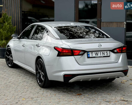 Сірий Ніссан Альтіма, об'ємом двигуна 2.5 л та пробігом 82 тис. км за 14500 $, фото 5 на Automoto.ua