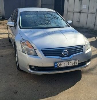 Серый Ниссан Альтима, объемом двигателя 2.5 л и пробегом 214 тыс. км за 6000 $, фото 1 на Automoto.ua