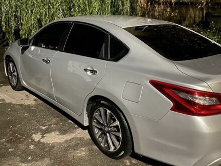 Сірий Ніссан Альтіма, об'ємом двигуна 2.5 л та пробігом 160 тис. км за 8700 $, фото 1 на Automoto.ua