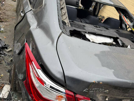 Сірий Ніссан Альтіма, об'ємом двигуна 2.49 л та пробігом 230 тис. км за 1700 $, фото 1 на Automoto.ua