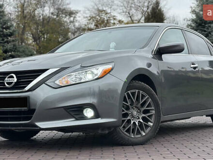 Серый Ниссан Альтима, объемом двигателя 2.49 л и пробегом 256 тыс. км за 9999 $, фото 1 на Automoto.ua