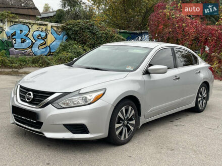 Ніссан Альтіма 2017 у Харкові на Automoto.ua Сірий Ніссан Альтіма, об'ємом двигуна 2.49 л та пробігом 75 тис. км за 11500 $, фото 1 на Automoto.ua