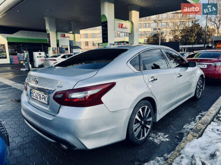 Ніссан Альтіма 2018 у Львові на Automoto.ua Сірий Ніссан Альтіма, об'ємом двигуна 2.49 л та пробігом 110 тис. км за 11300 $, фото 1 на Automoto.ua