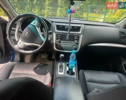 Синий Ниссан Альтима, объемом двигателя 2.49 л и пробегом 210 тыс. км за 10700 $, фото 12 на Automoto.ua