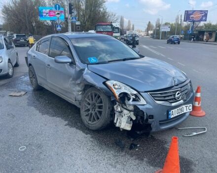 Синий Ниссан Альтима, объемом двигателя 2.5 л и пробегом 300 тыс. км за 3359 $, фото 1 на Automoto.ua