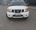 Белый Ниссан Армада, объемом двигателя 5.55 л и пробегом 300 тыс. км за 15500 $, фото 1 на Automoto.ua