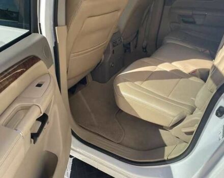 Белый Ниссан Армада, объемом двигателя 5.55 л и пробегом 245 тыс. км за 14500 $, фото 6 на Automoto.ua