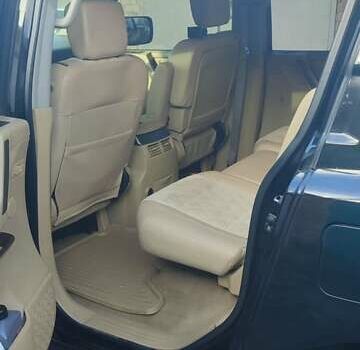 Черный Ниссан Армада, объемом двигателя 5.6 л и пробегом 300 тыс. км за 8500 $, фото 19 на Automoto.ua